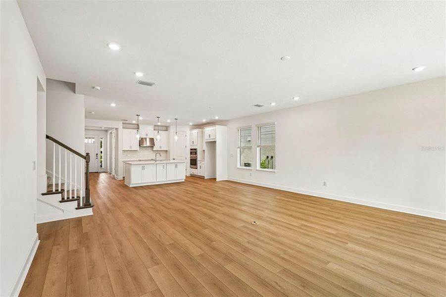 Spacious, unfurnished interior of a new home in Tiburon, Nokomis (Image 27).