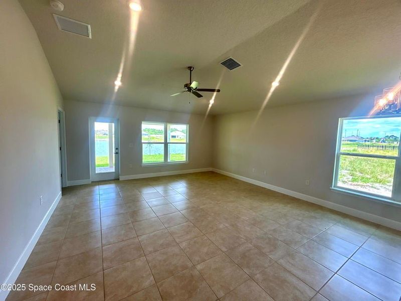 Spacious, unfurnished interior of a new home in St. John Preserve, Palm Bay (Image 9).