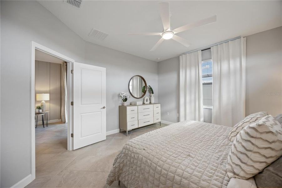 Furnished interior view inside a new home in , Englewood (Image 40).