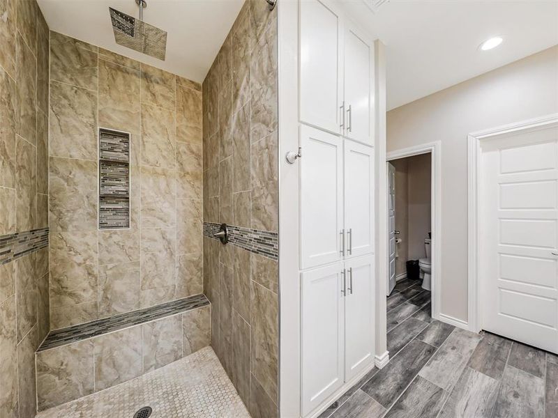 Image 37 of a home in .