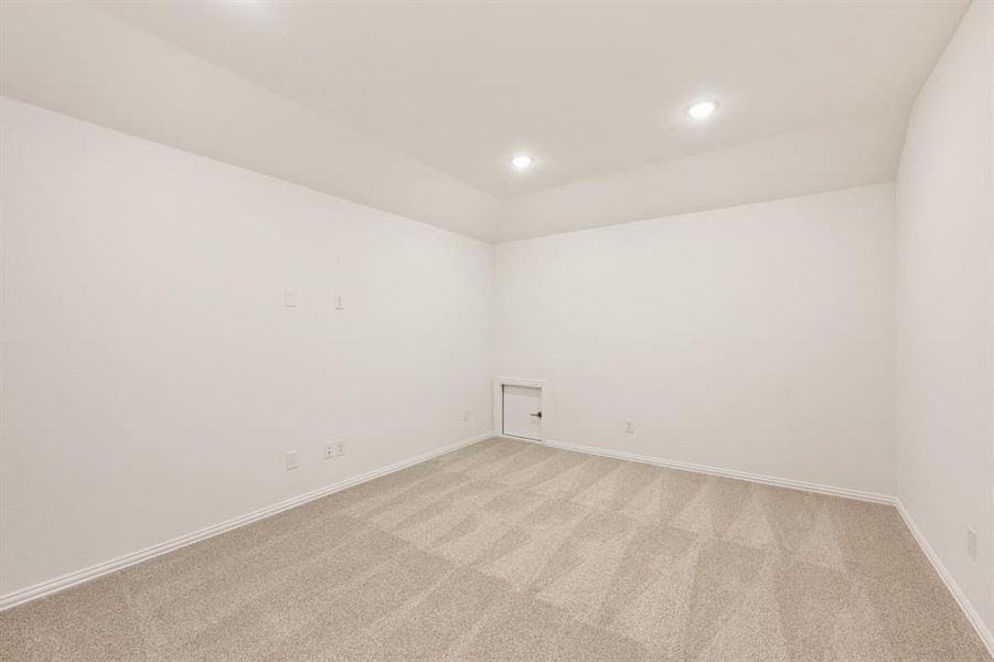 Spacious, unfurnished interior of a new home in Creekview Meadows, Pilot Point (Image 31).