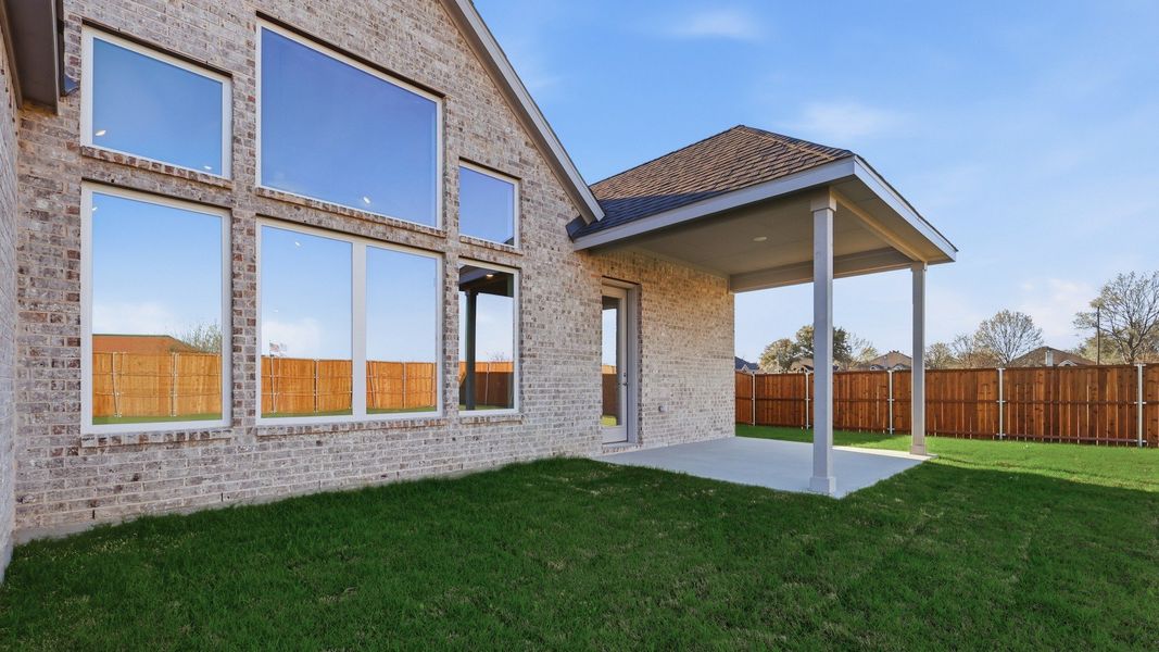 Exterior details and patio area of a home in Lakeshore Bluffs, Shady Shores (Image 24).