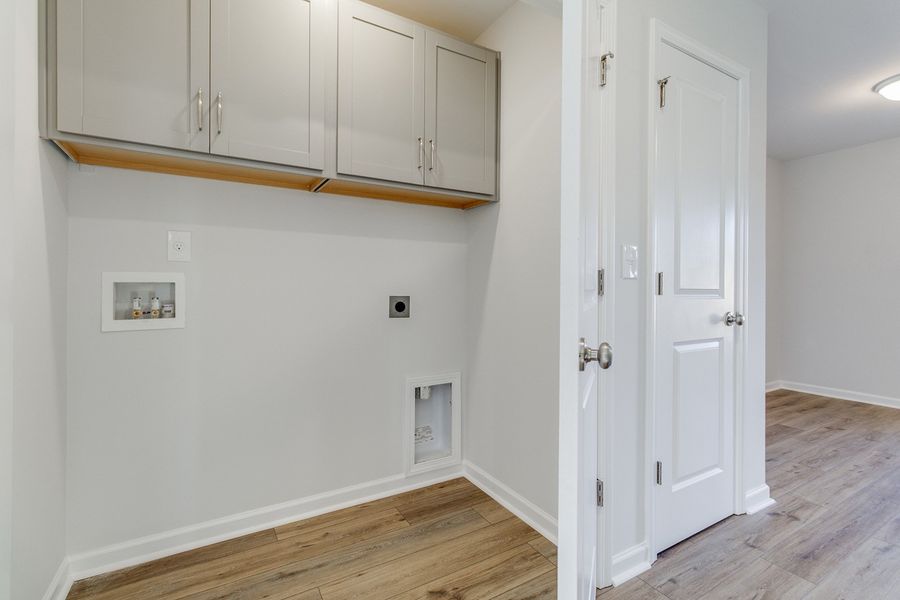 Spacious, unfurnished interior of a new home in Astoria, Columbia (Image 20).