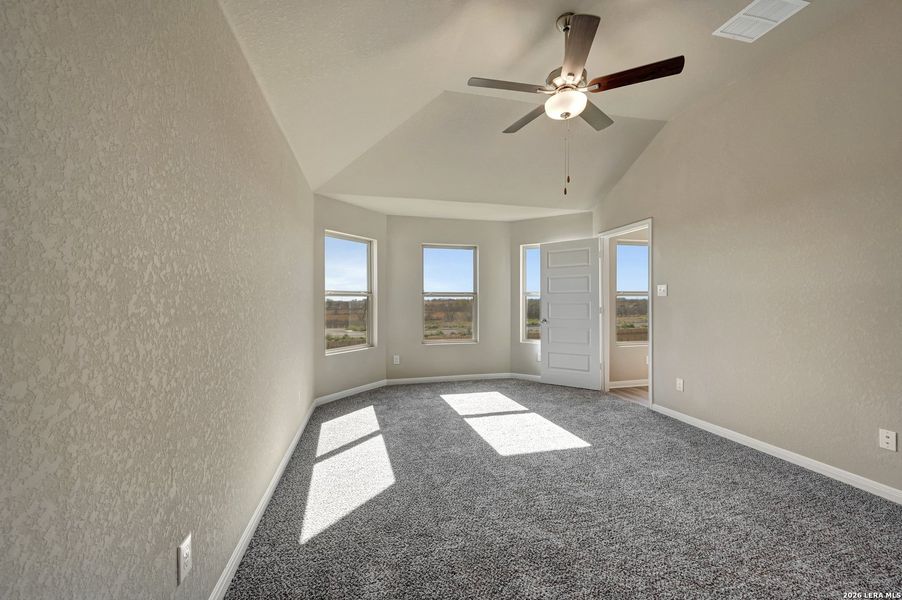 Spacious, unfurnished interior of a new home in Paloma Park, Converse (Image 25).