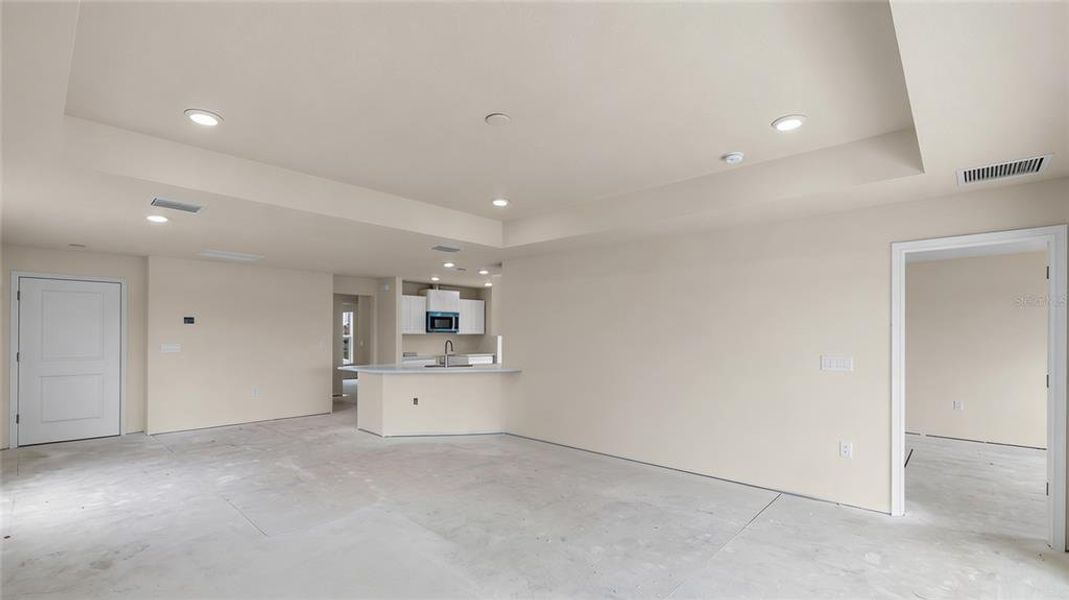 Spacious, unfurnished interior of a new home in , Hernando Beach (Image 7).