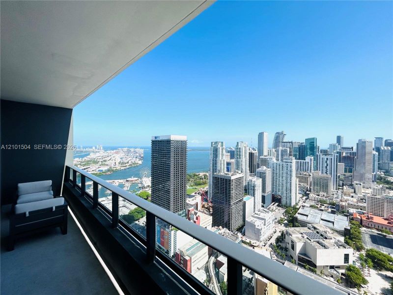 Condo located in Miami, FL showcasing its design and architecture (Image 3).