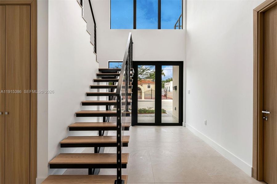 Spacious, unfurnished interior of a new home in , Miami (Image 33).