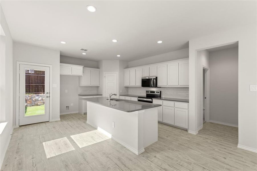 11. 3116 Yellow Pine - Kitchen 11. 3116 Yellow Pine - Kitchen