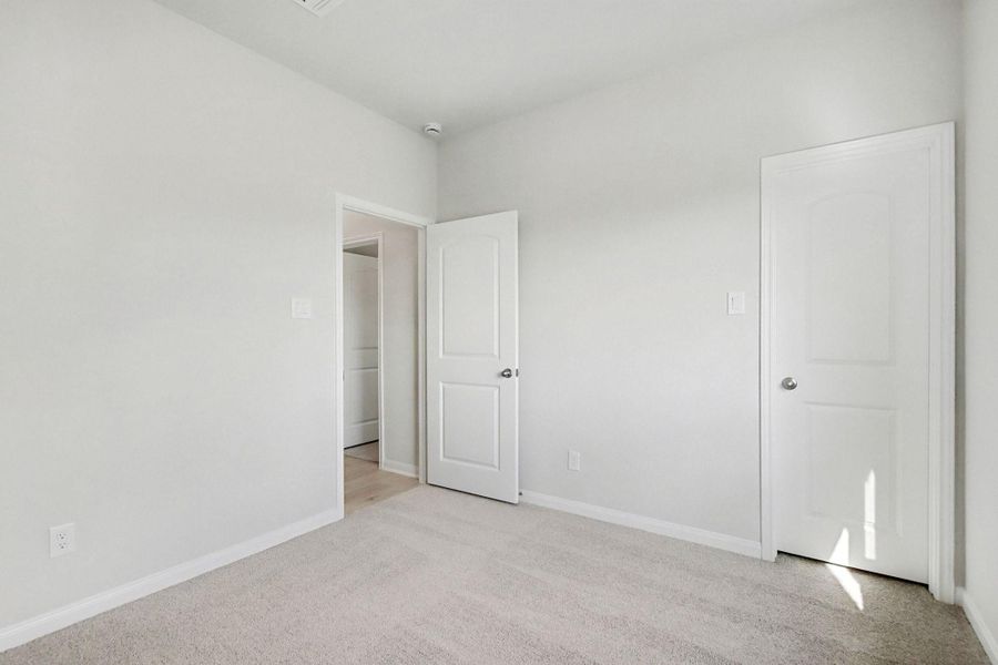 Spacious, unfurnished interior of a new home in Columbia Lakes, West Columbia (Image 15).