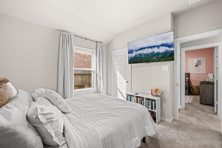 Furnished interior view inside a new home in Sierra Vista, Iowa Colony (Image 16).