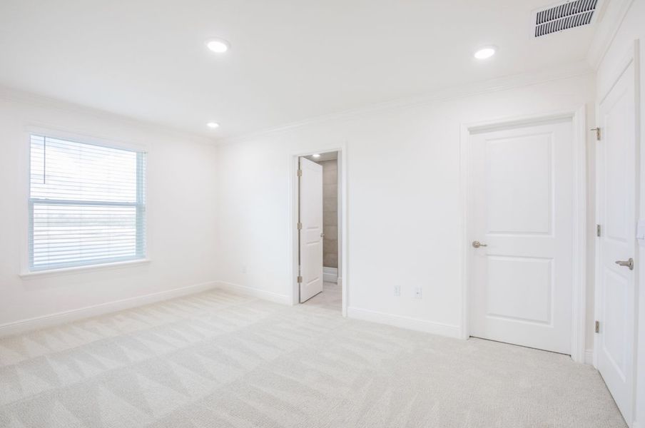 Spacious, unfurnished interior of a new home in Orchid Cove, Bokeelia (Image 6).