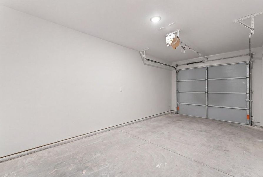 Spacious, unfurnished interior of a new home in , Dallas (Image 39).