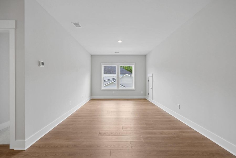 Spacious, unfurnished interior of a new home in Hidden Ponds Reserve, Awendaw (Image 26).