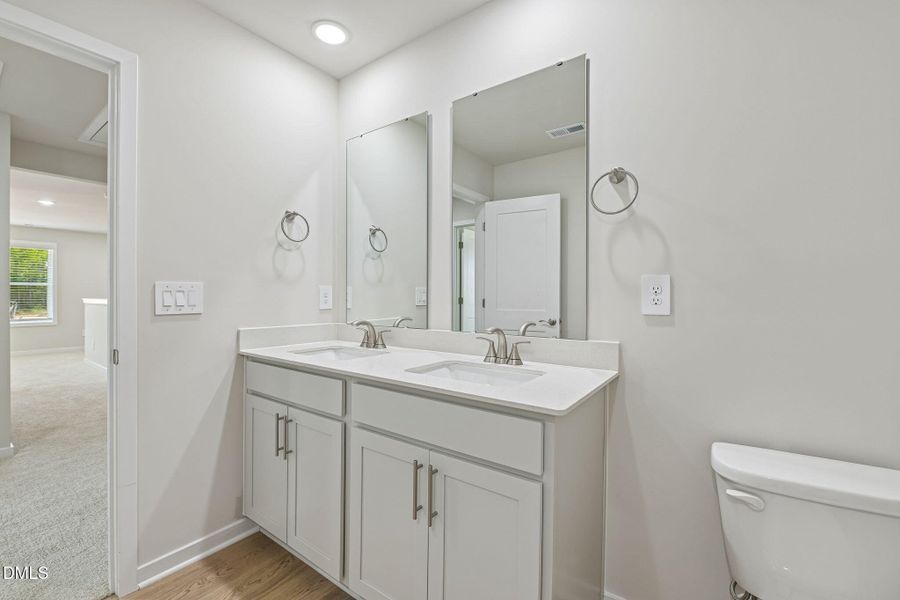 33 - Secondary Bath