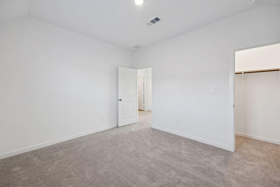 Spacious, unfurnished interior of a new home in Montgomery Bend, Montgomery (Image 13).