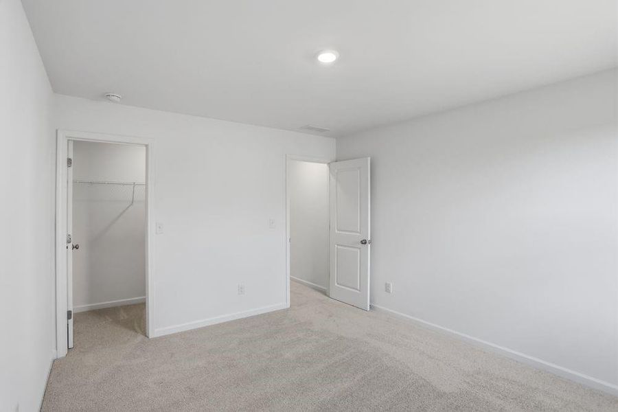 Spacious, unfurnished interior of a new home in Falls Creek, Flowery Branch (Image 24).