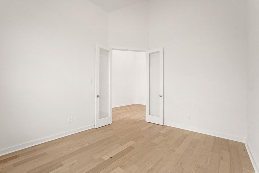 Spacious, unfurnished interior of a new home in Grange, Katy (Image 21).