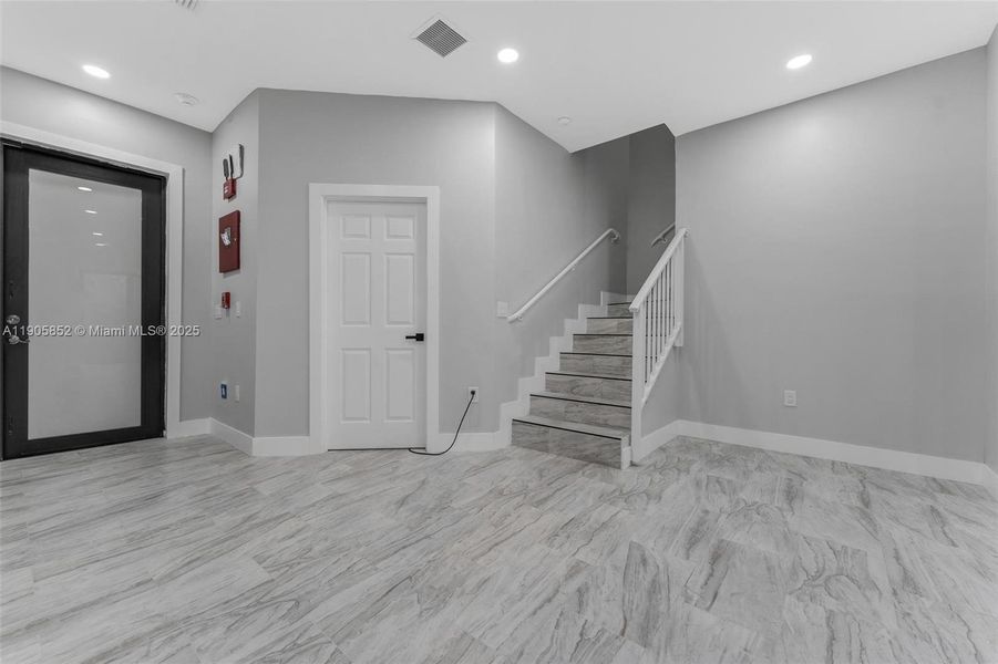 Spacious, unfurnished interior of a new home in , Miami (Image 89).