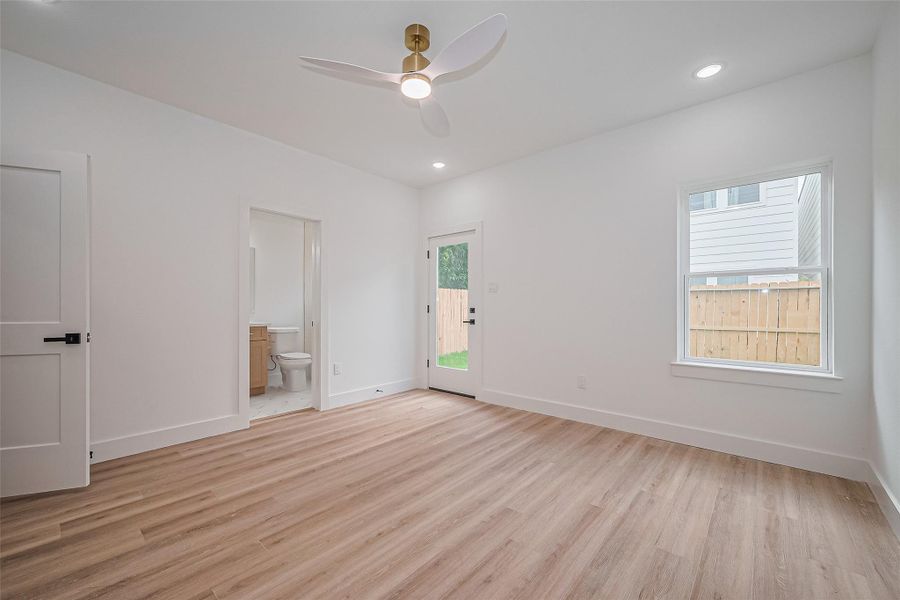 Spacious, unfurnished interior of a new home in , Houston (Image 38).