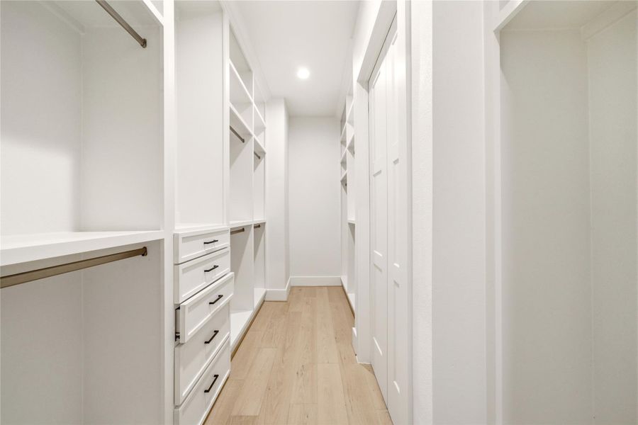 Spacious, unfurnished interior of a new home in , Houston (Image 37).