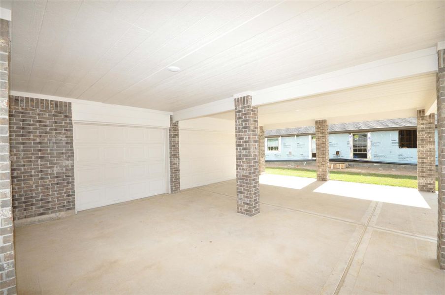 Spacious, unfurnished interior of a new home in Pedregal, League City (Image 17).