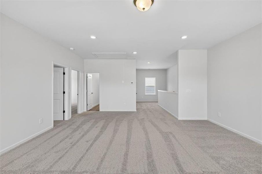 Spacious, unfurnished interior of a new home in Evergreen at Lakeside, Temple (Image 24).