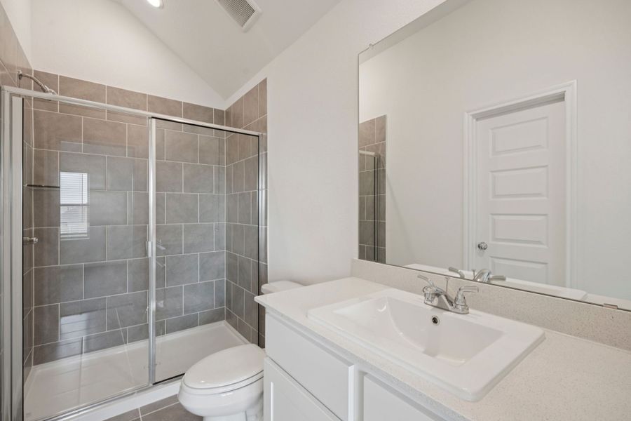 Primary Bathroom in the Pinehurst home plan by Trophy Signature Homes - REPRESENTATIVE PHOTO Primary Bathroom in the Pinehurst home plan by Trophy Signature Homes - REPRESENTATIVE PHOTO