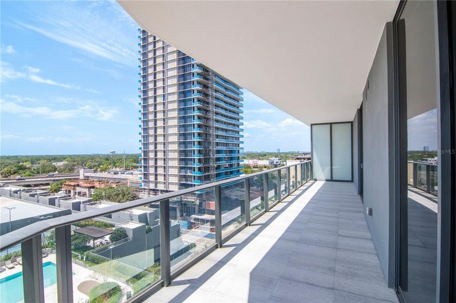 Condo located in Tampa, FL showcasing its design and architecture (Image 23).