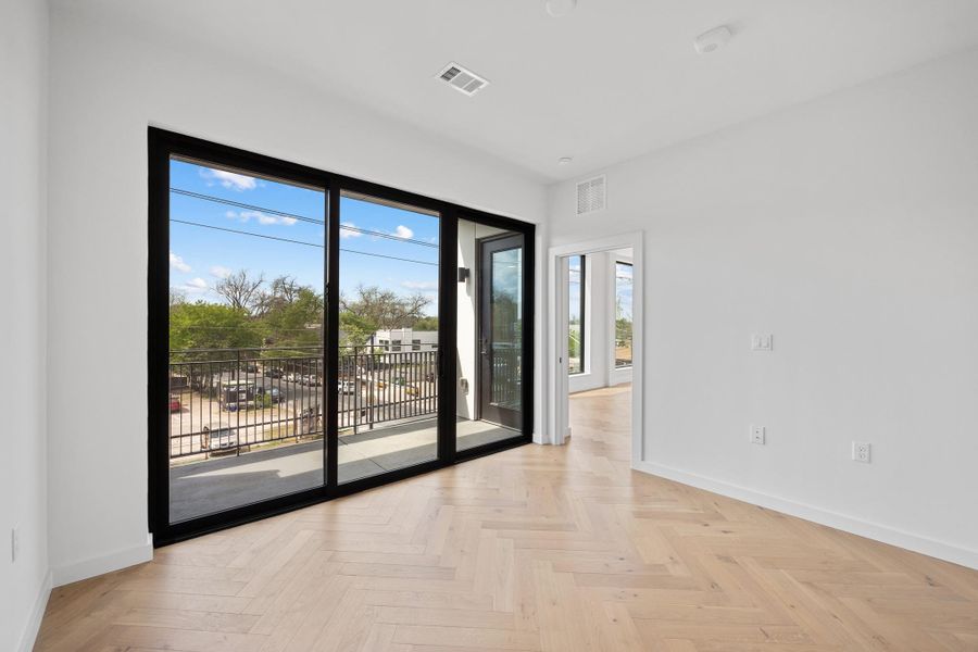 Spacious, unfurnished interior of a new home in , Austin (Image 20).