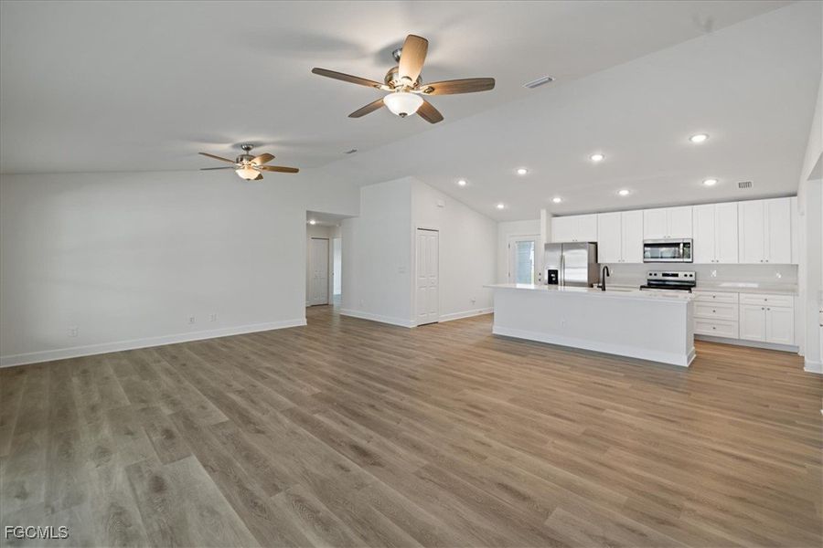 Spacious, unfurnished interior of a new home in Cape Coral, Cape Coral (Image 17).