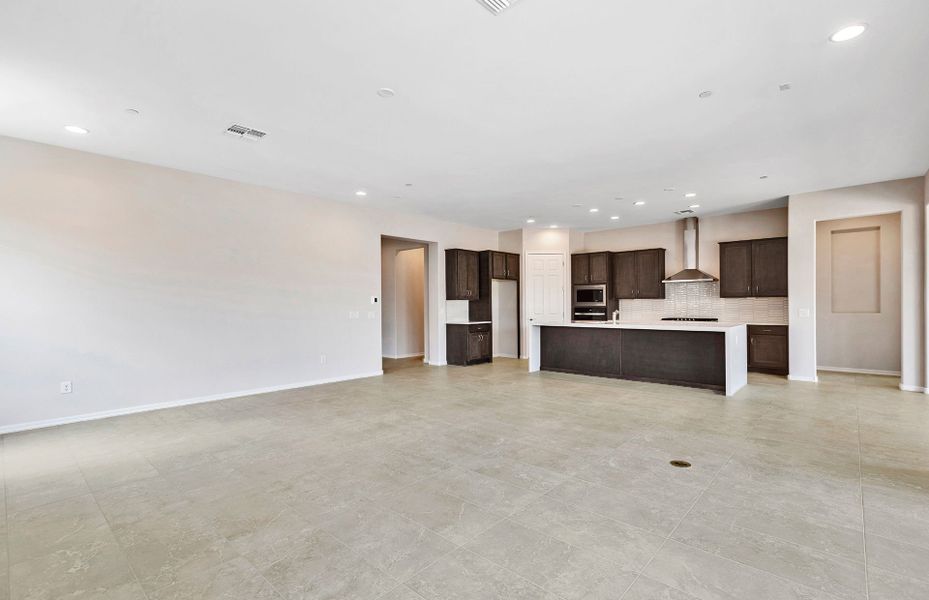 Spacious, unfurnished interior of a new home in Vistoso Canyon Estates, Oro Valley (Image 21).