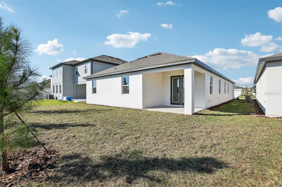 Exterior details and patio area of a home in Sunbrooke, St. Cloud (Image 3).