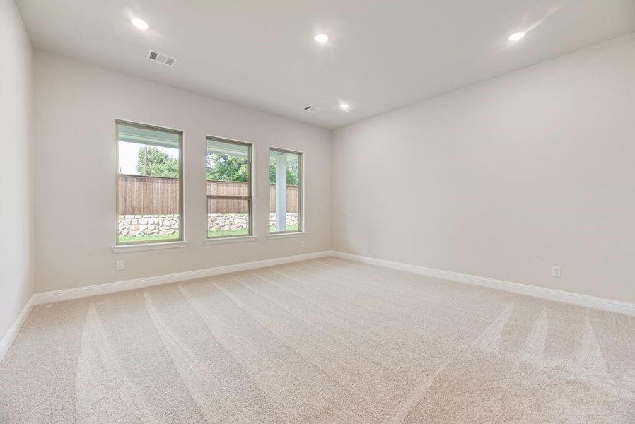 Spacious, unfurnished interior of a new home in Bayside, Rowlett (Image 32).