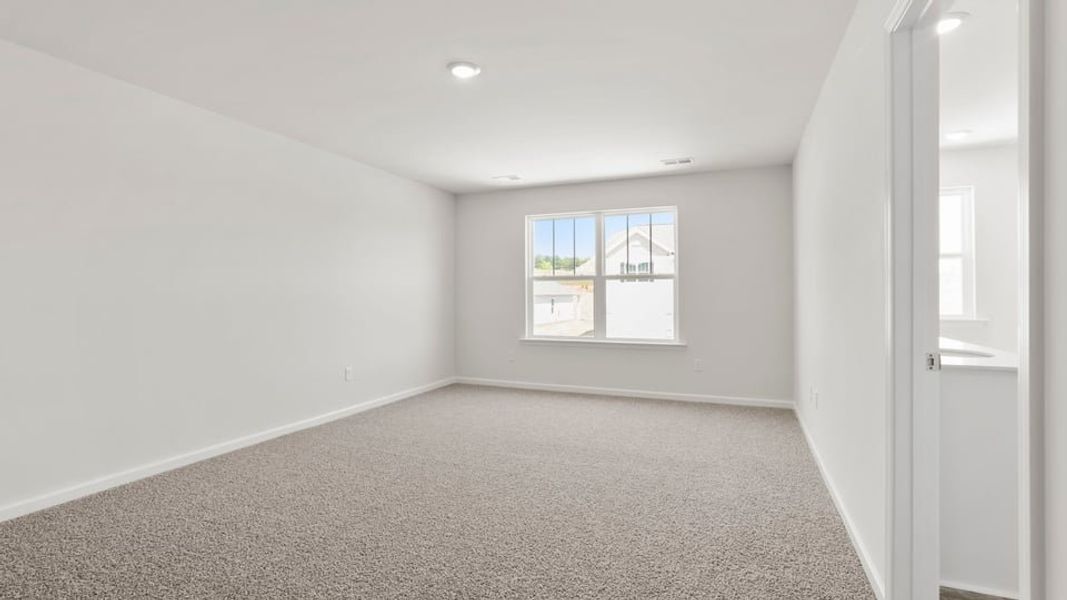 Spacious, unfurnished interior of a new home in Sage Grove, Lyman (Image 34).