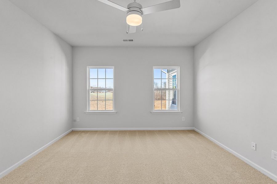 Spacious, unfurnished interior of a new home in Fieldstone, Lexington (Image 28).