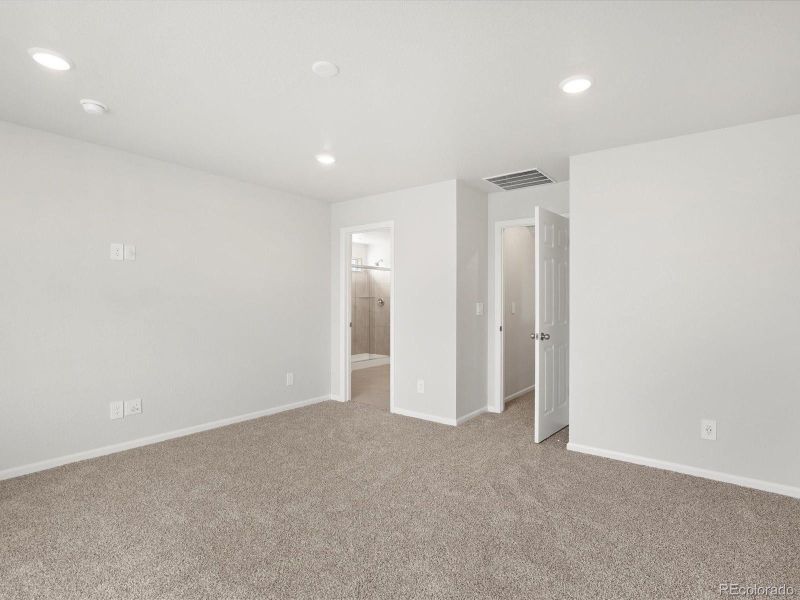 Spacious, unfurnished interior of a new home in Buffalo Highlands: The Canyon Collection, Commerce City (Image 28).
