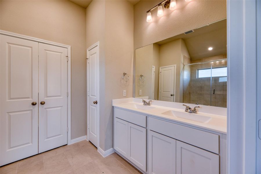Furnished interior view inside a new home in Aldeana - Tejas Collection, Bonney (Image 12).