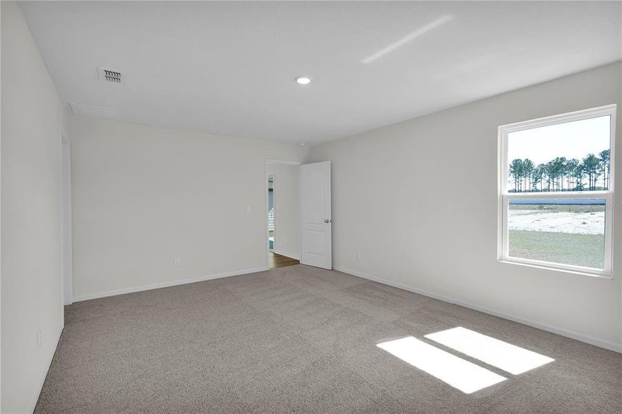 Spacious, unfurnished interior of a new home in , Palm Coast (Image 11).
