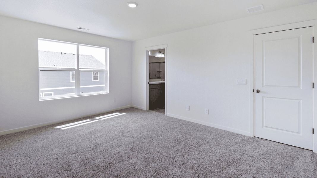 Spacious, unfurnished interior of a new home in Westgate, Greeley (Image 11).