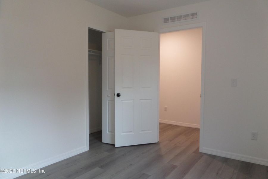 Spacious, unfurnished interior of a new home in , Green Cove Springs (Image 9).