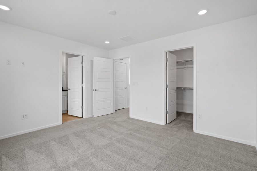 Spacious, unfurnished interior of a new home in Sky Ranch, Watkins (Image 15).