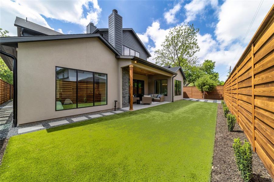 Exterior details and patio area of a home in , Farmers Branch (Image 20).