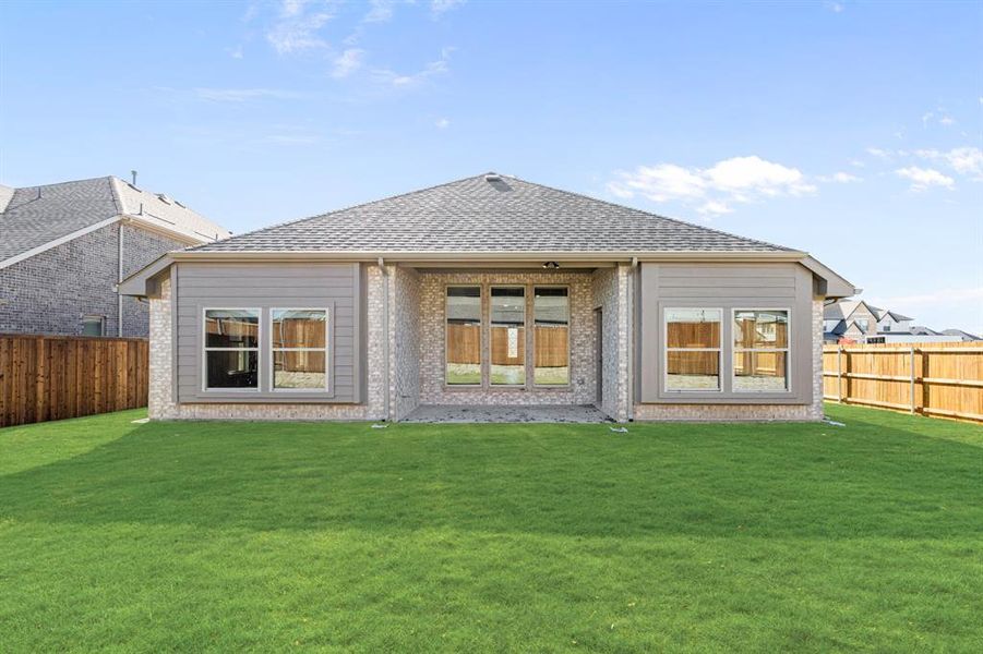 Exterior details and patio area of a home in Sonoma Verde, McLendon-Chisholm (Image 23).