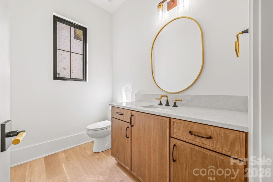 Main level 1/2 bath Main level 1/2 bath