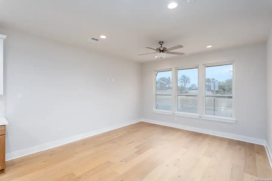 Spacious, unfurnished interior of a new home in , San Antonio (Image 14).