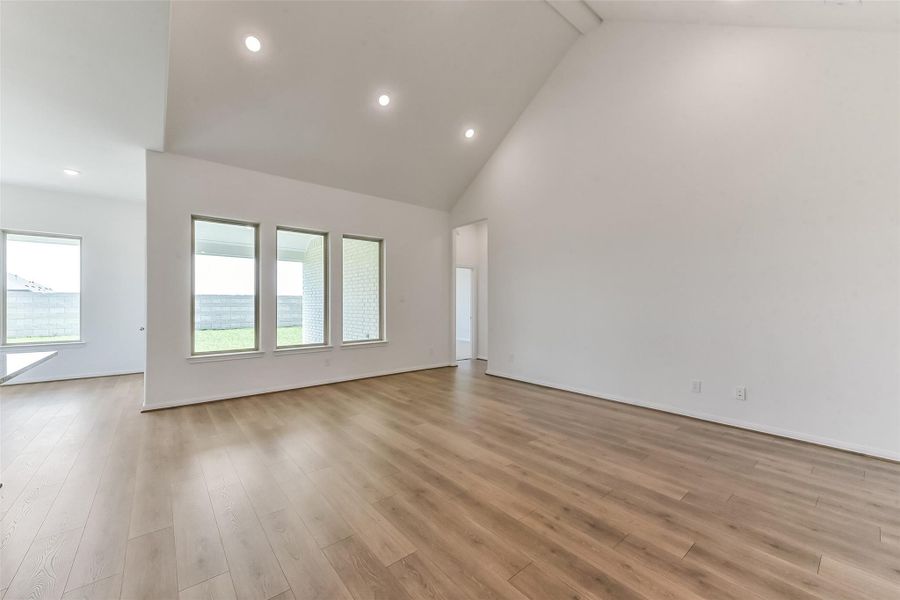 Spacious, unfurnished interior of a new home in River Ranch Meadows, Dayton (Image 29).