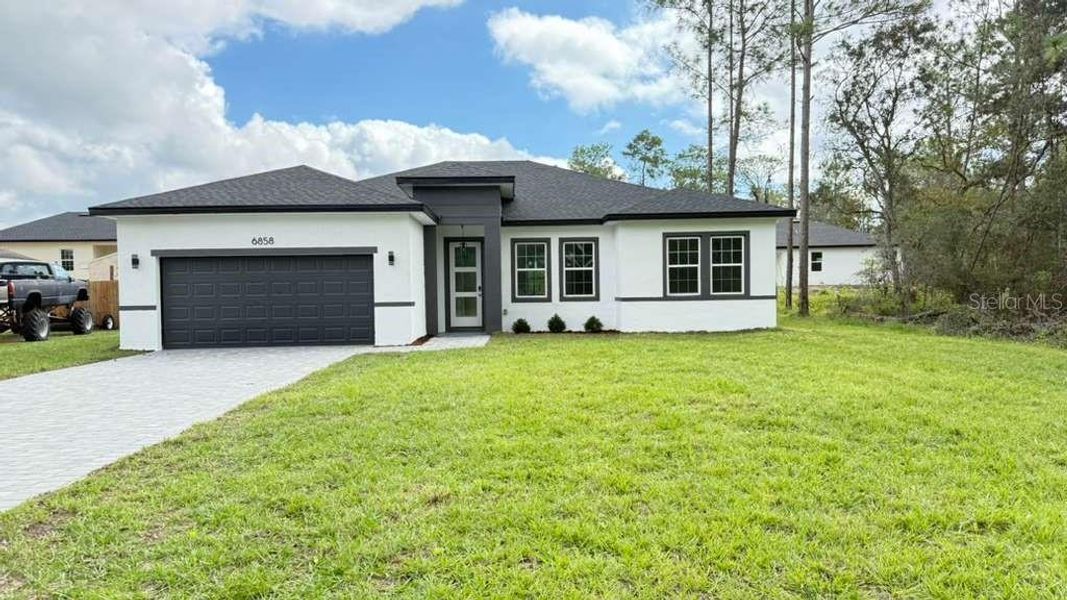 Exterior details and patio area of a home in , Ocala (Image 3).