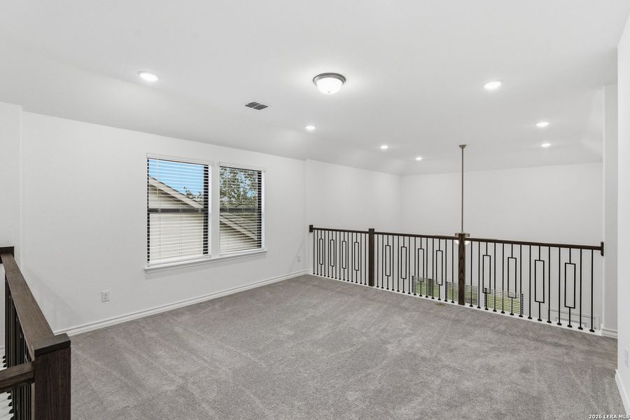 Spacious, unfurnished interior of a new home in Lily Springs, Seguin (Image 40).