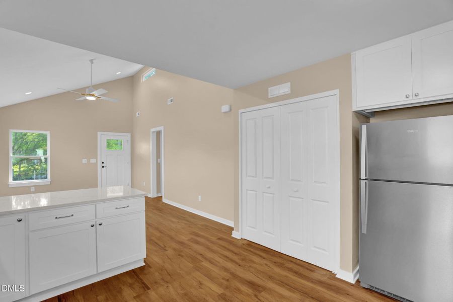 10-web-or-mls-230 N Melville St-10