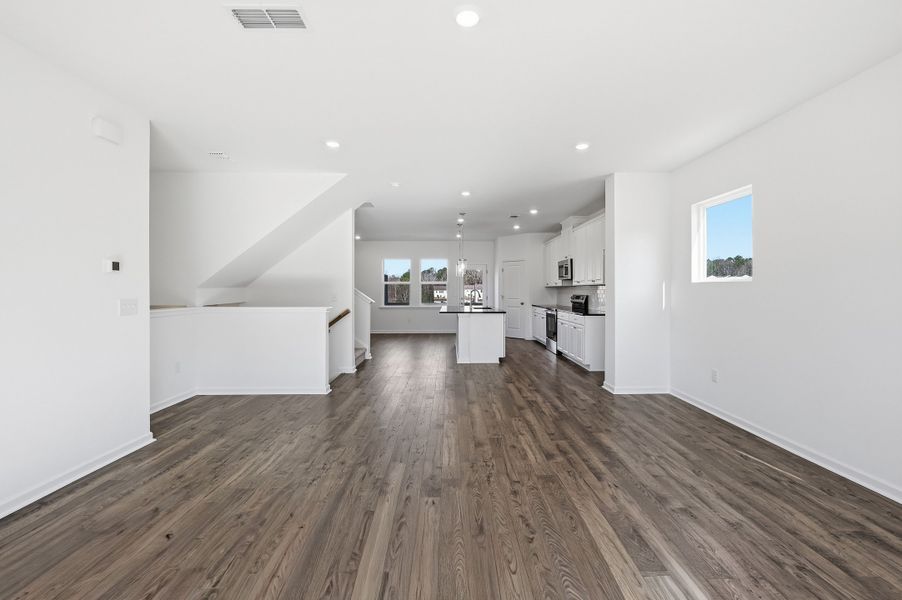 Spacious, unfurnished interior of a new home in Rosewood Farm, Lawrenceville (Image 11).